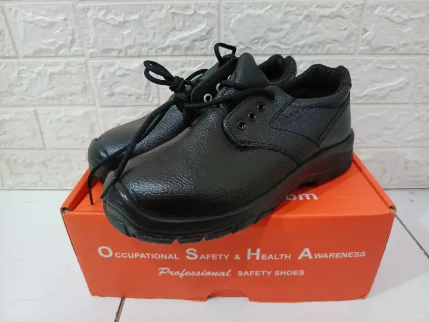 Sepatu safety Dr. OSHA tahun 2023 ukuran 43 (9)