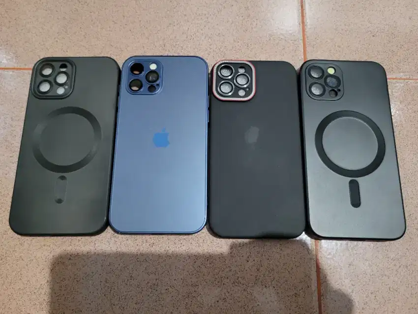 Case iphone 12 pro masih like new semua
