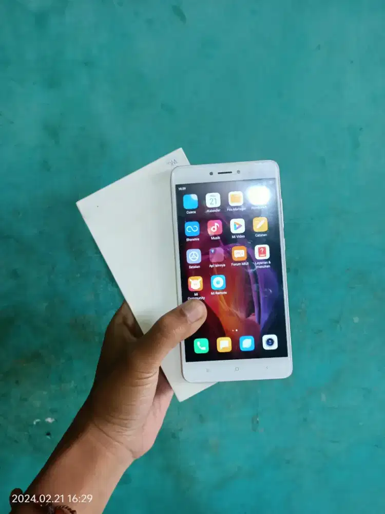 Fokus Jual Xiaomi Redmi Note Handphone