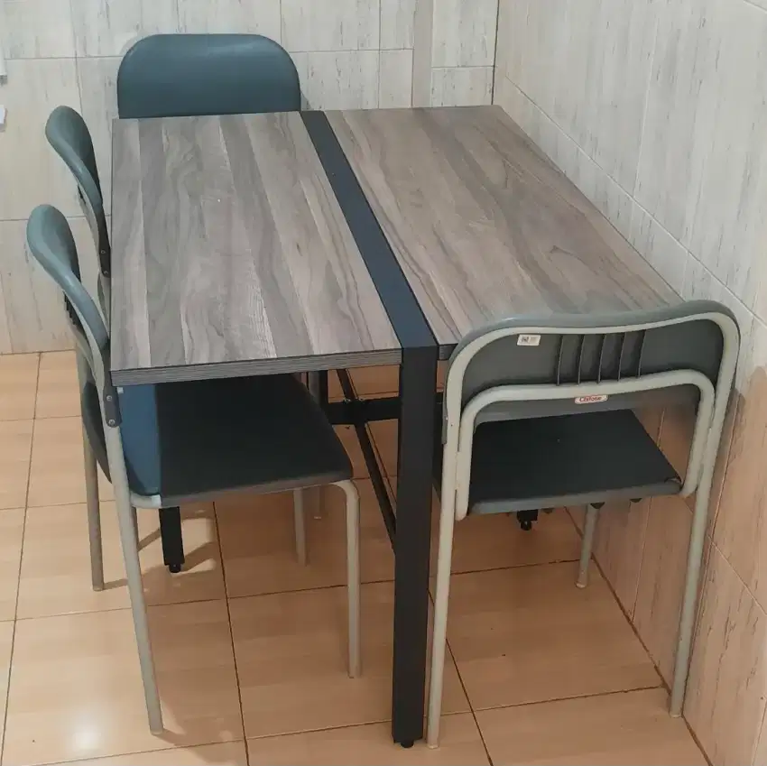 Obral Murah Informa Meja Kantor bisa Dilipat & 4 Kursi merk Citose