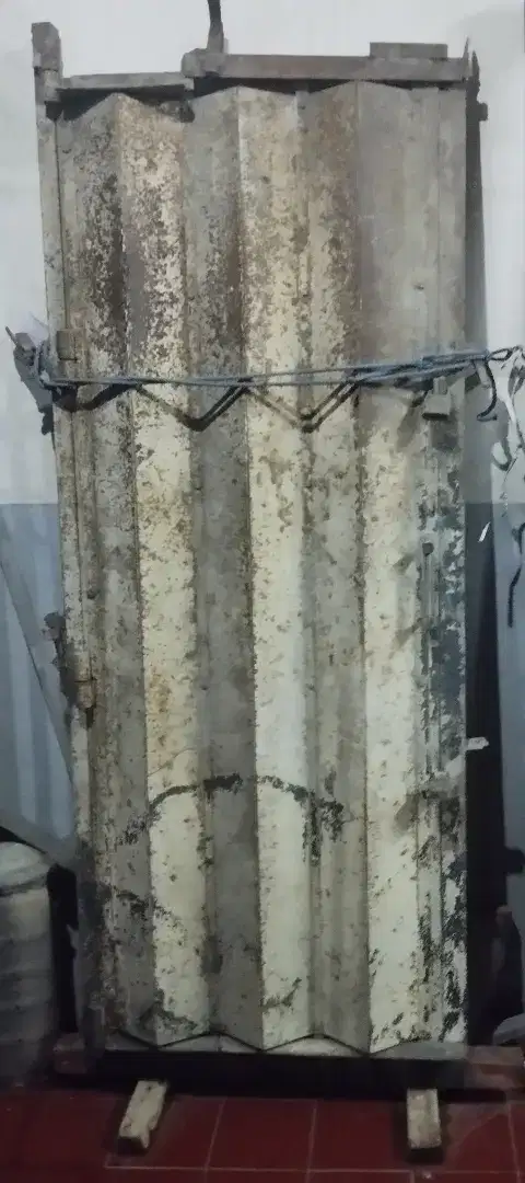 Jual Pintu Besi Harmonika Kuat & Kuno Kondisi Bekas Bahan Besi Tebal