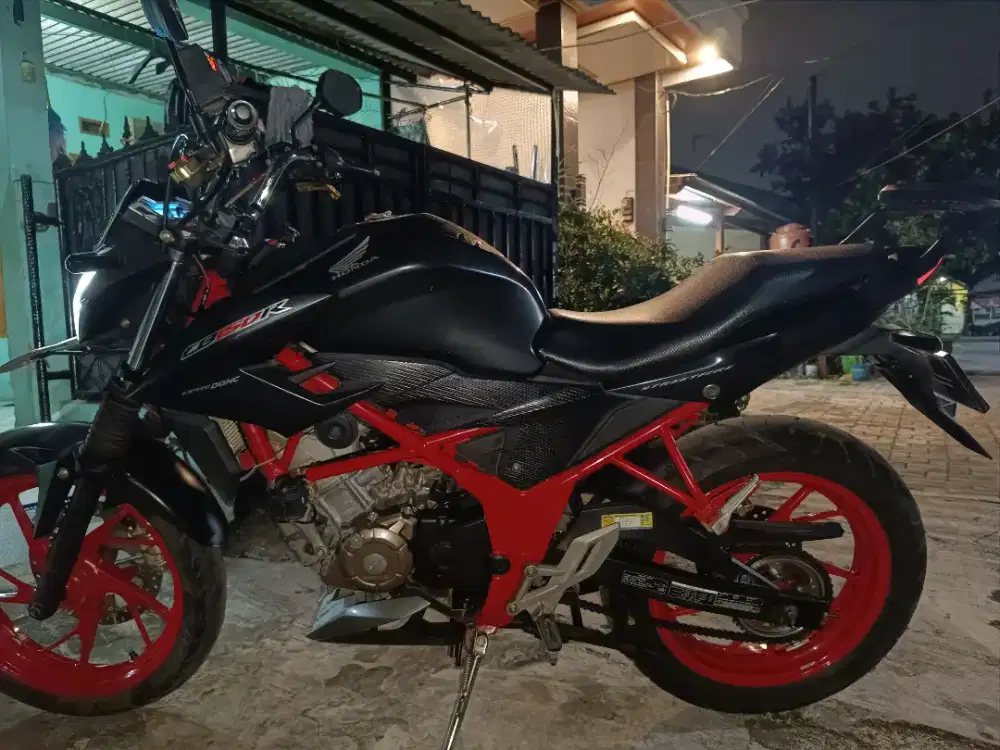 Motor Honda CB150R 2016