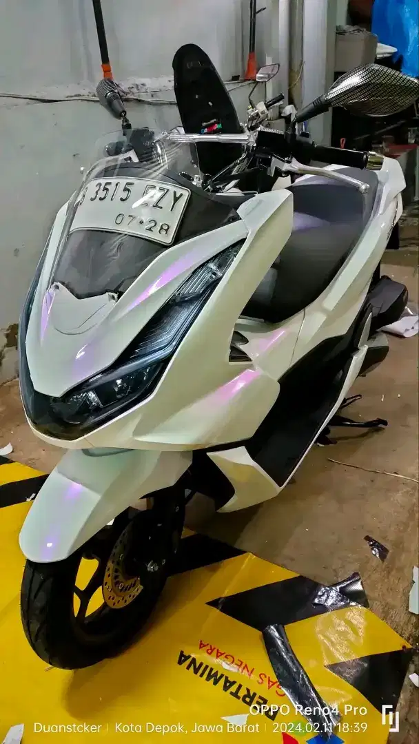 JASA PASANG STIKER HONDA PCX 160 TANPA SAMBUNGAN