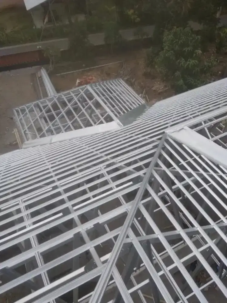 Ahli pemasangan rangka atap baja ringan