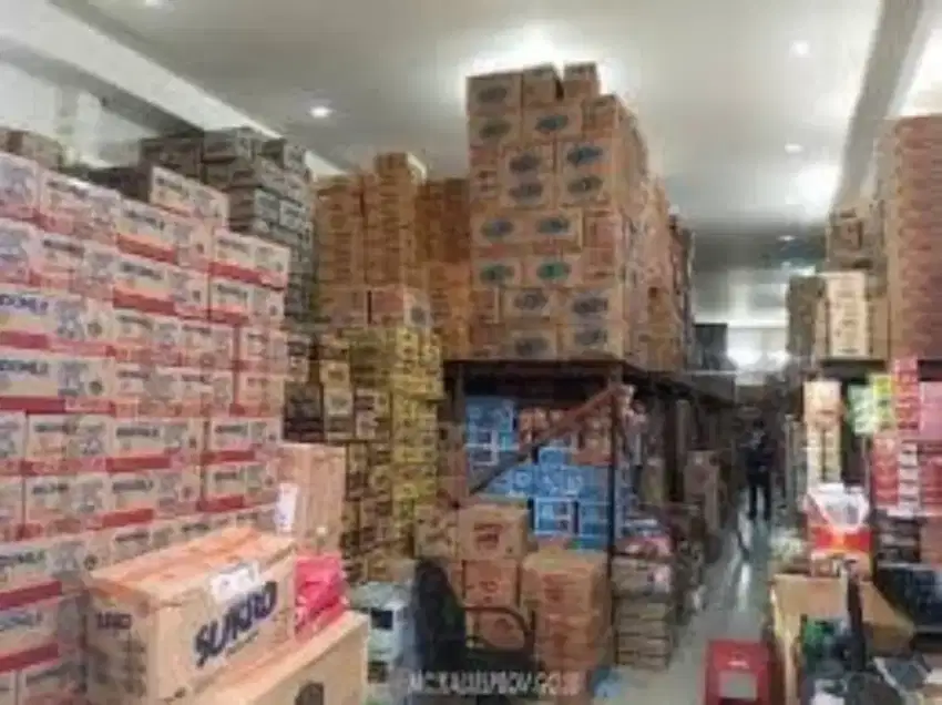Karyawan pria / wanitatoko grosir