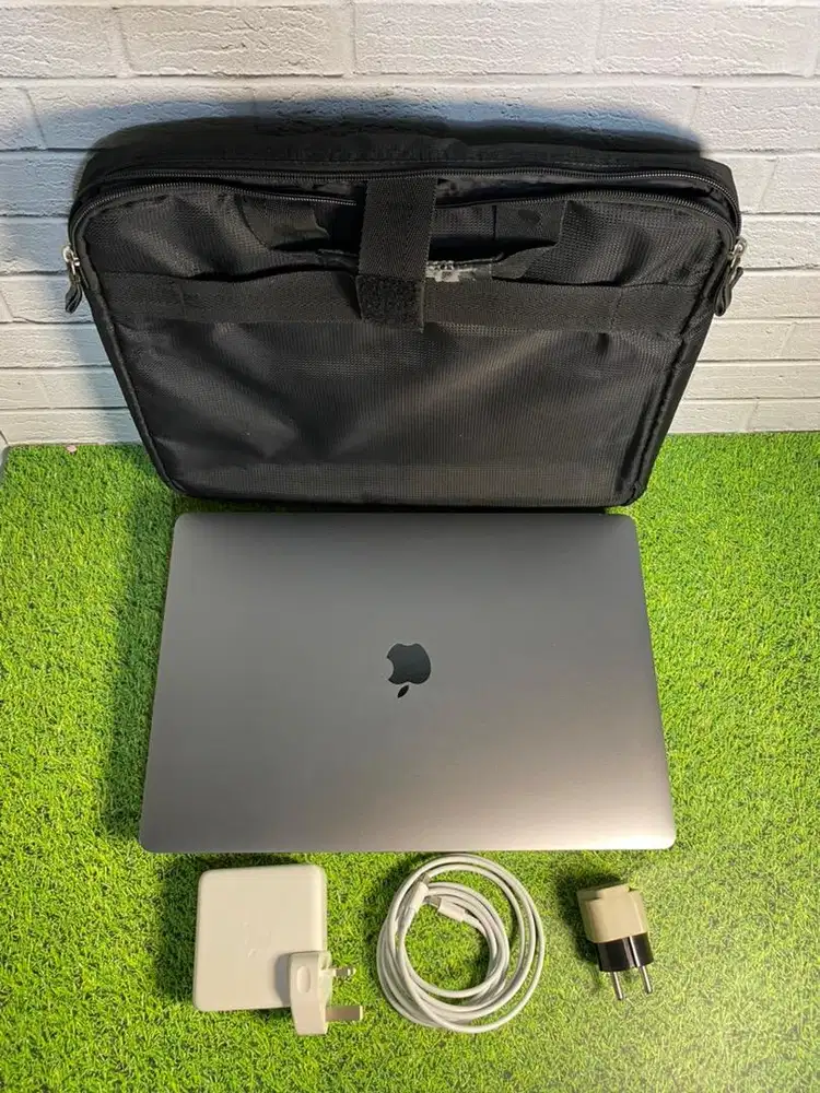 Macbook Pro Retina Touchbar 15 inch 2019 16/256 - Komputer - 917035893