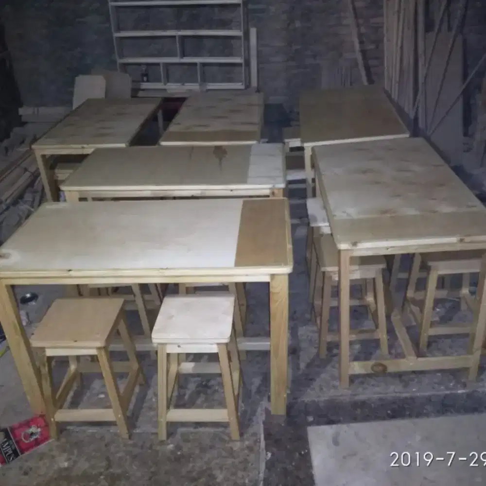 Agent meja makan set murmer