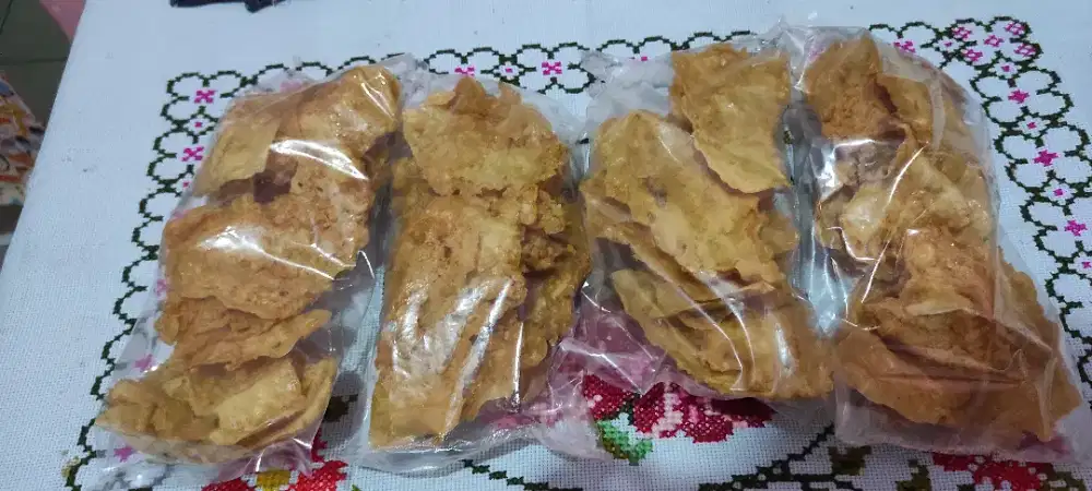 Peyek Udang Rebon atau Peyek Kacang