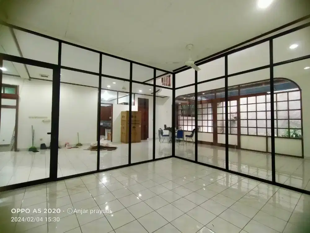 Pintu kaca dan partisi kaca