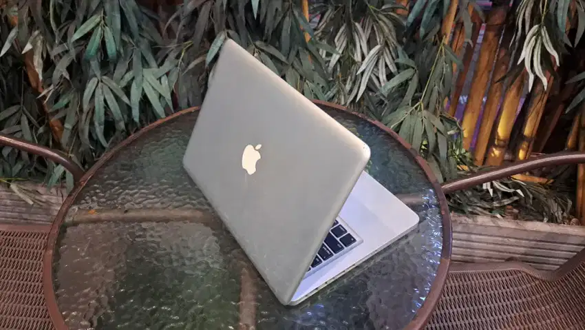 Apple Macbook Pro 13 inch Core I7