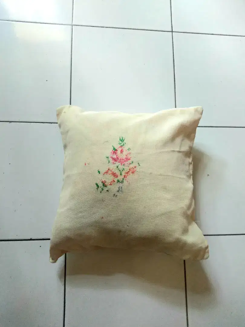 bantal ruang tamu