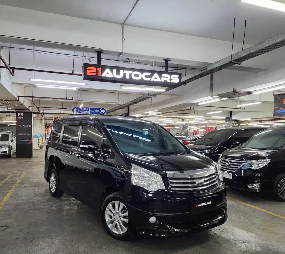 TOYOTA NAV1 2.0 V AT LIMITED 2017 - Mobil Bekas - 917073393