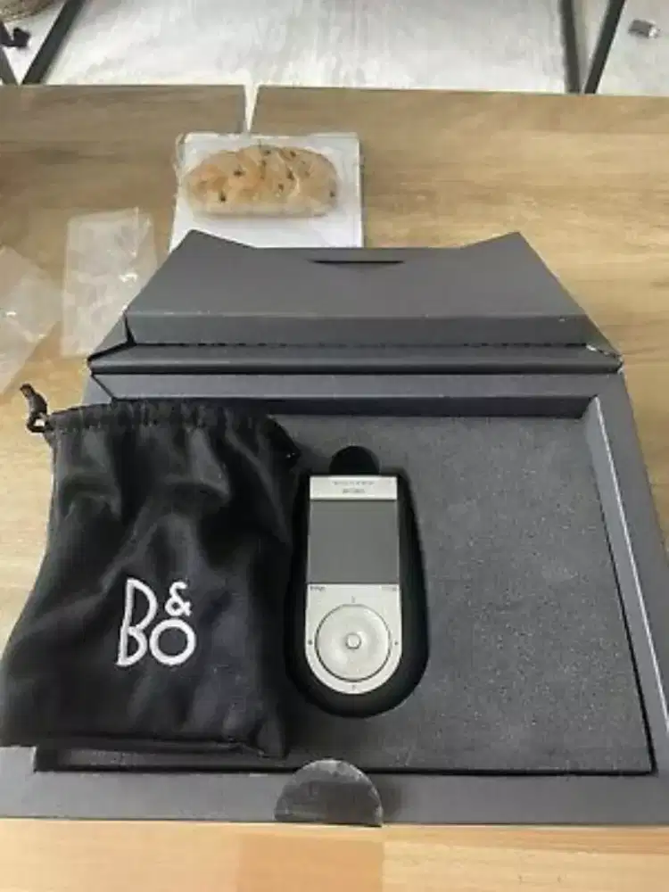 Handphone jadul Samsung bang & Olufsen