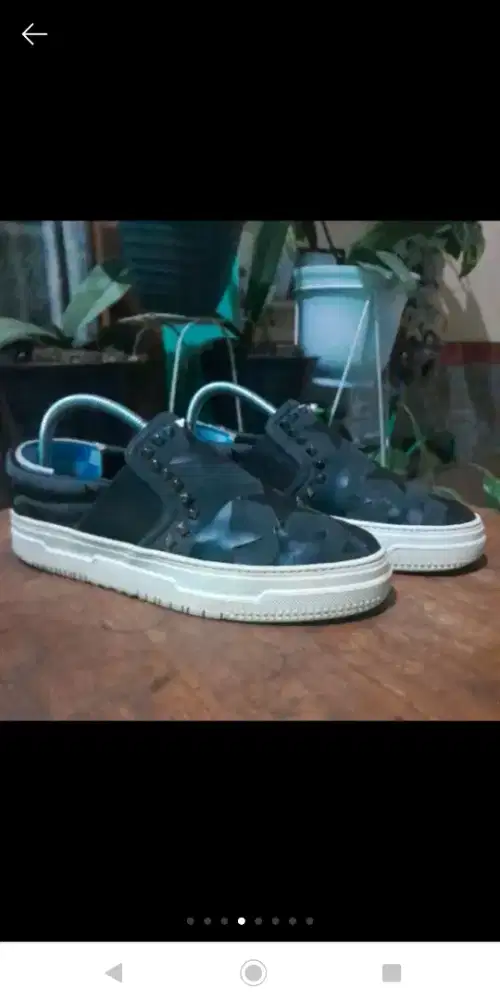Sepatu cowok Valentino Garavani
