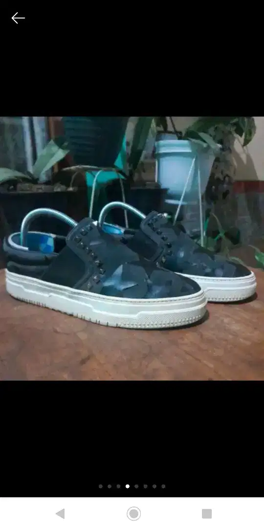 Sepatu cowok Valentino Garavani