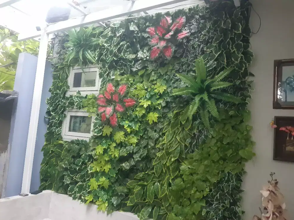 Taman vertikal plastik,atau vertikal sintetis, taman artificial