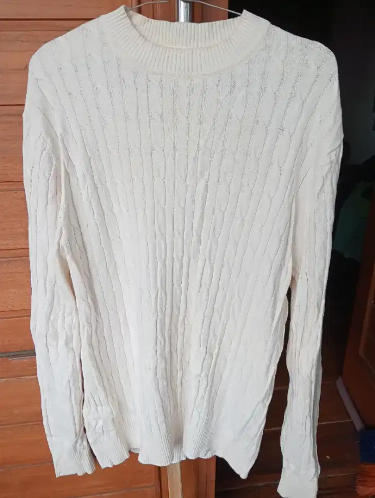 Sweater kepang broken white