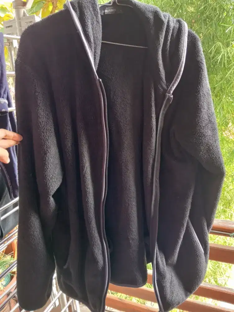 Jaket tebal bahan halus bludru hitam pekat