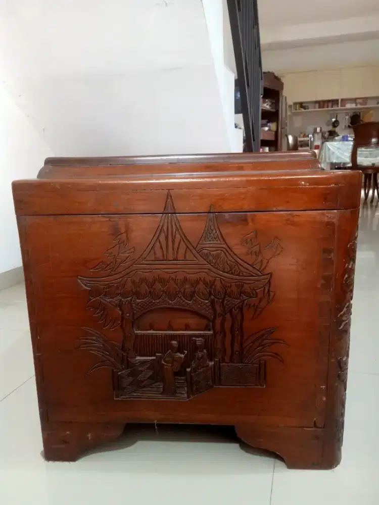 Peti Tua Ukir Antiq