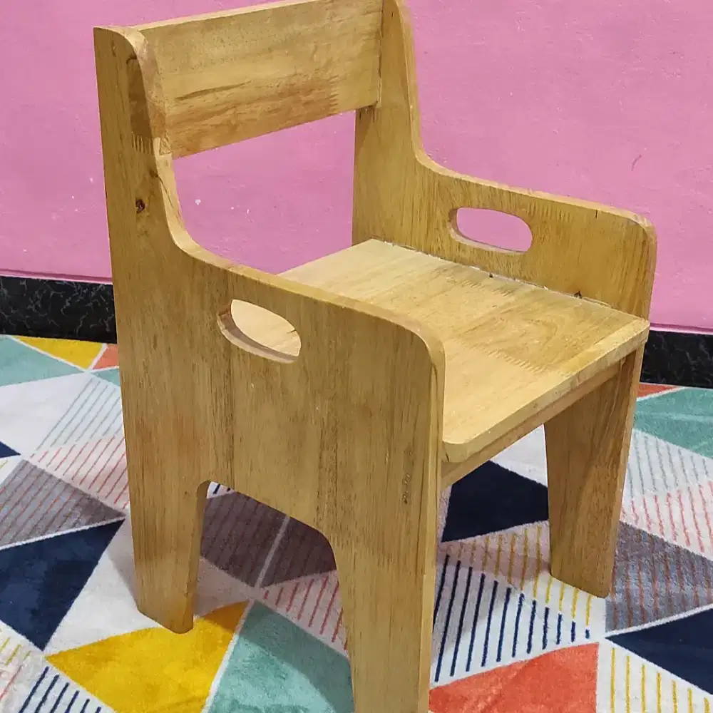 Kursi anak bahan kayu solid