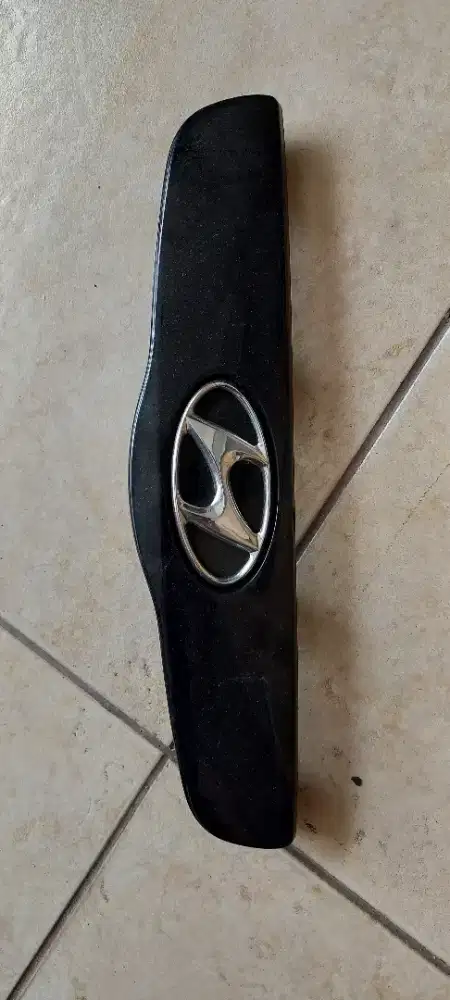 Lambang Grille Gril Belakang Hyundai Getz 2004 masih spt baru