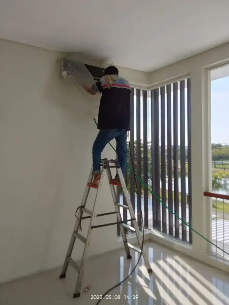 Cari Teknisi dan helper Ac