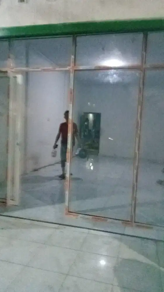 Pintu aluminium kaca