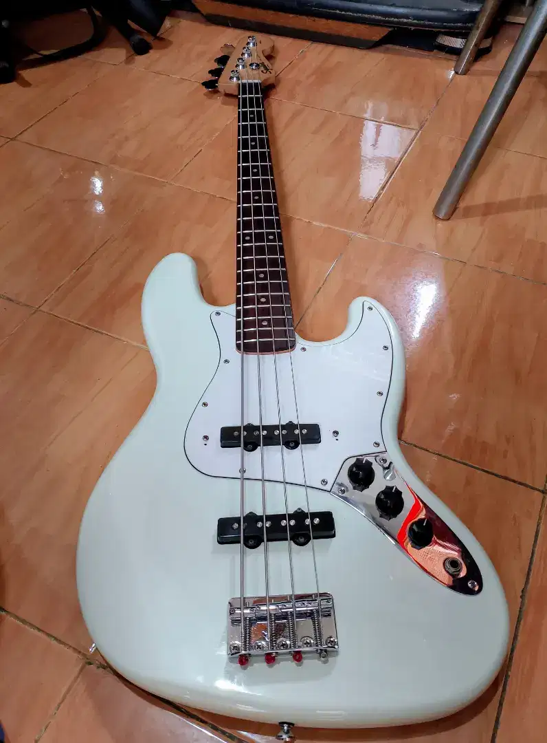 Bass squier affinity original kayak baru