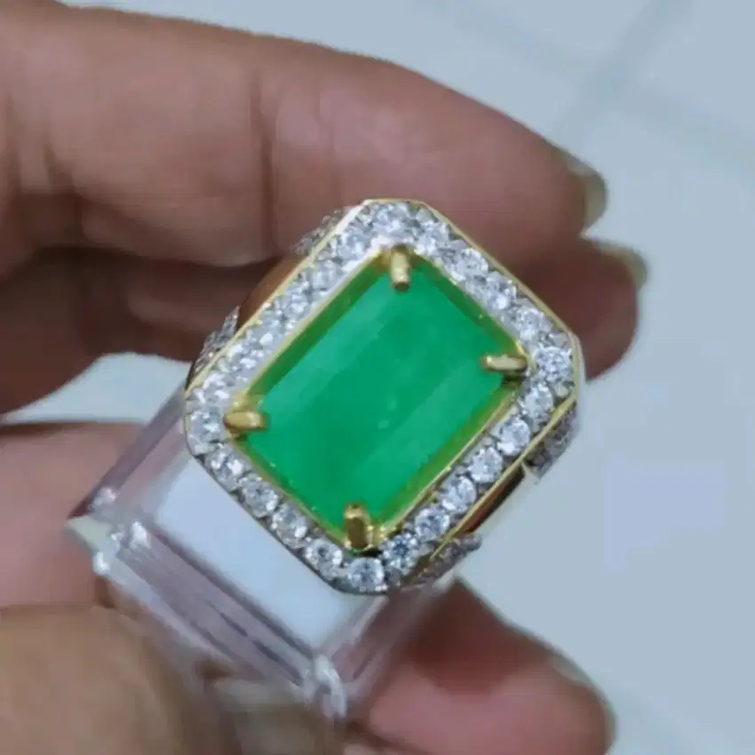 Natural Emerald Beryl/Zamrud Colombia 6.59 Carat Sertipikat