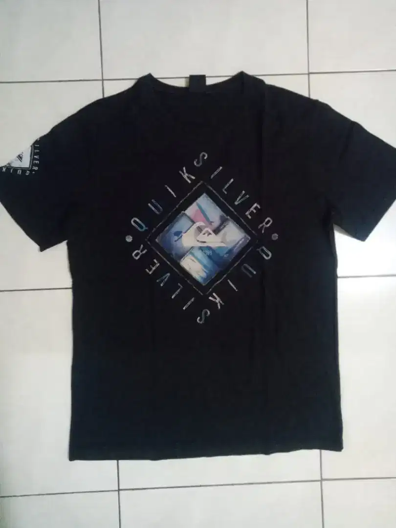 Baju kaos Quiksilver size L