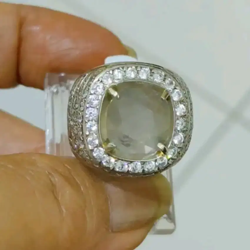 Natural Sapphire Color Change 6.68 Carats Certifief GLC Thailand