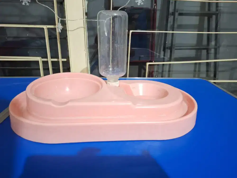 Tempat makan minum otomatis anjing kucing