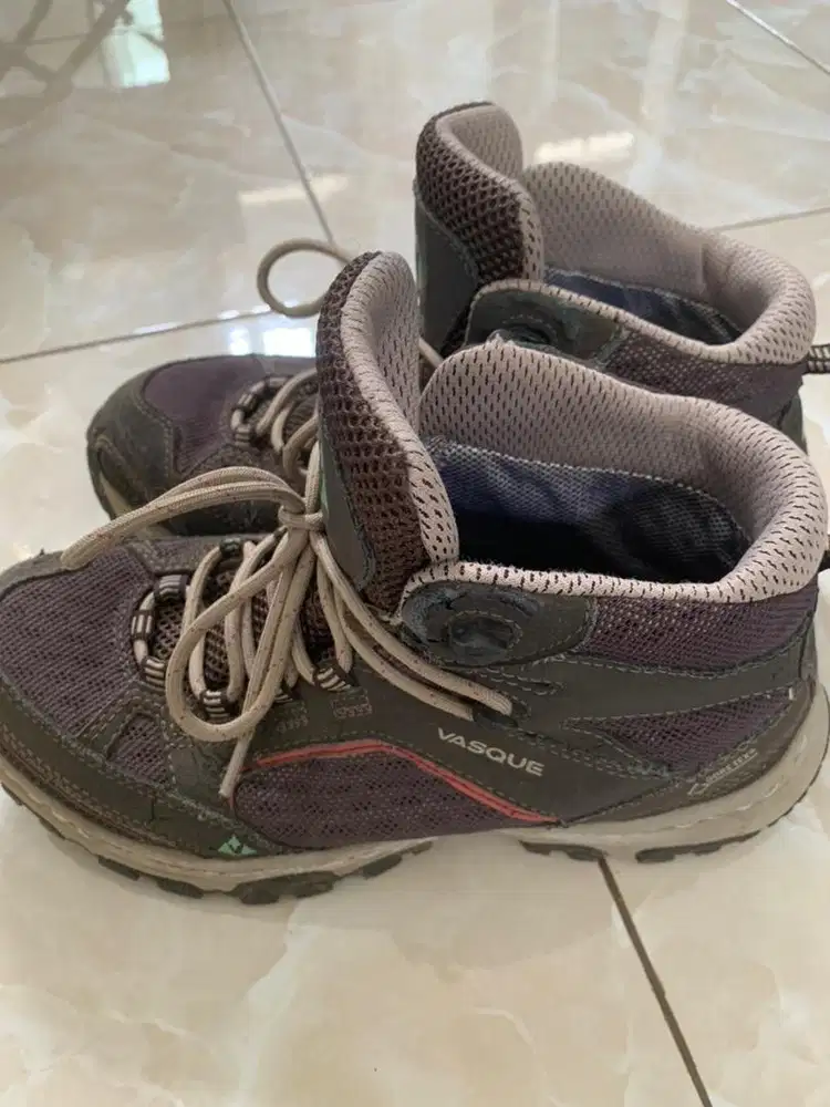 Sepatu Gunung outdoor