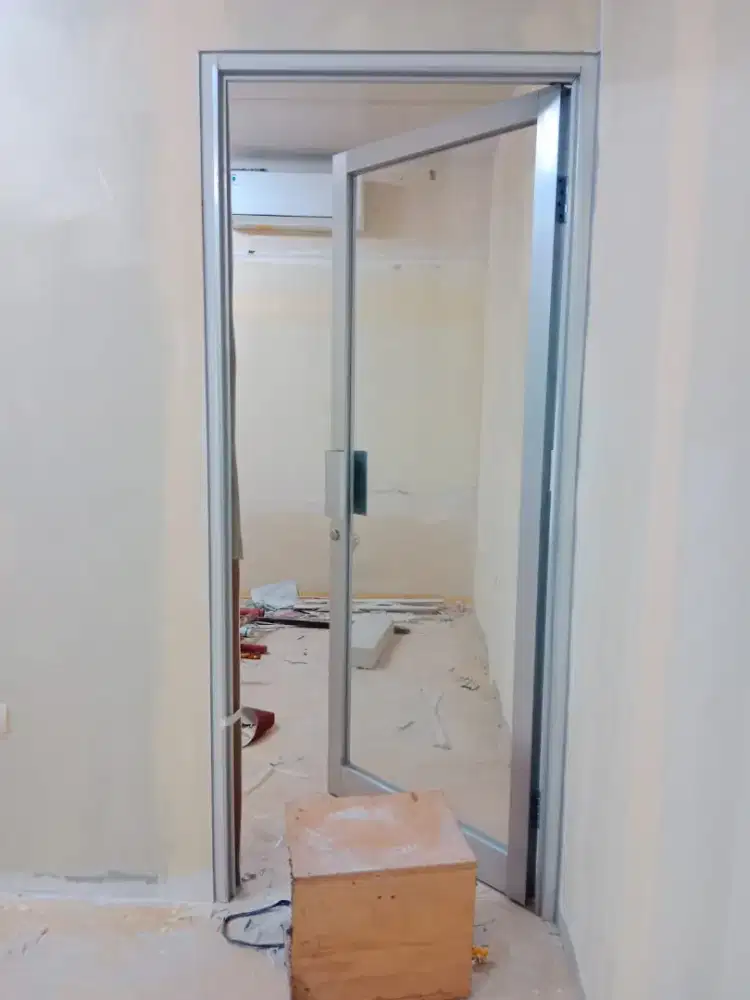 Pintu kaca aluminium