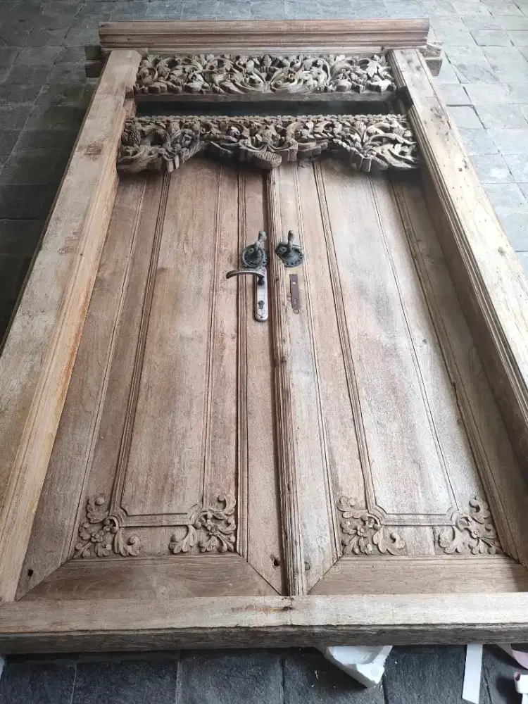 Pintu kayu jati Jawa kuno