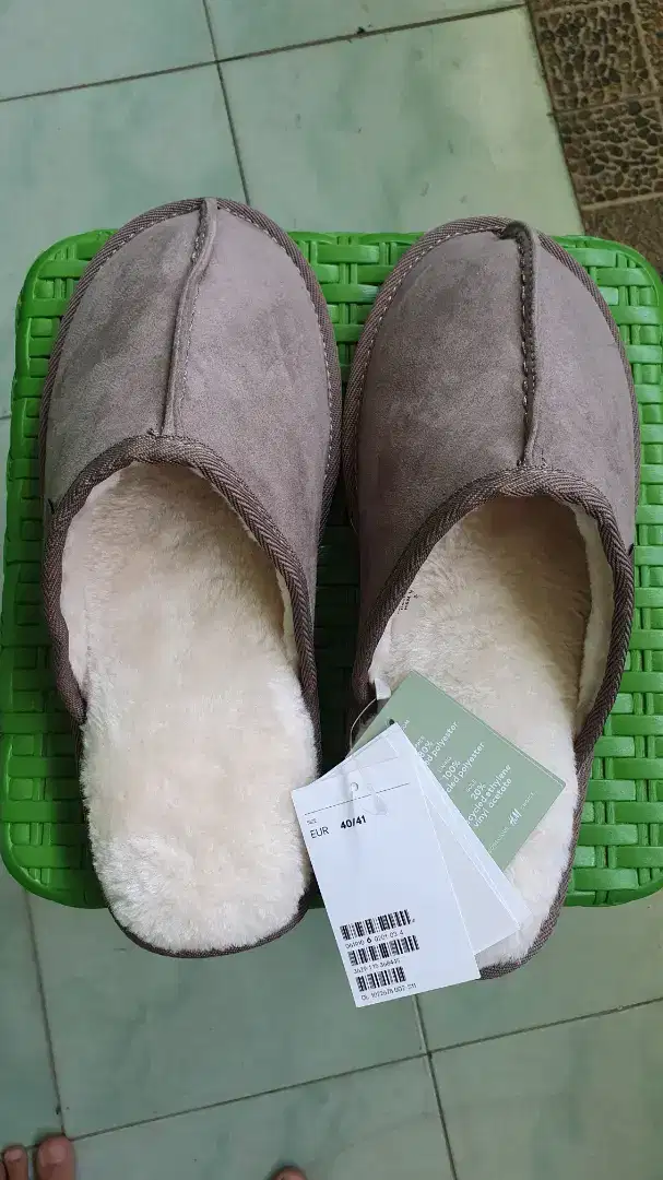 Sendal H&M Teddy Lined Slippers