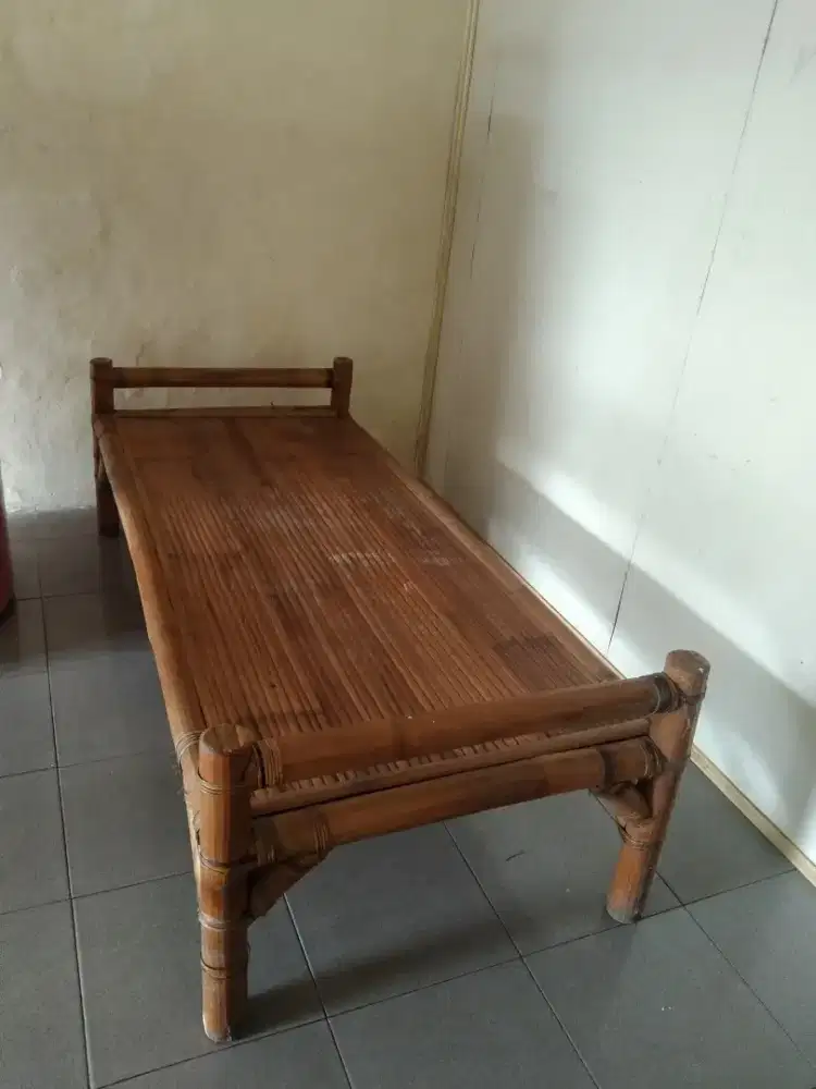 Rusbang bambu /tempat tidur bambu
