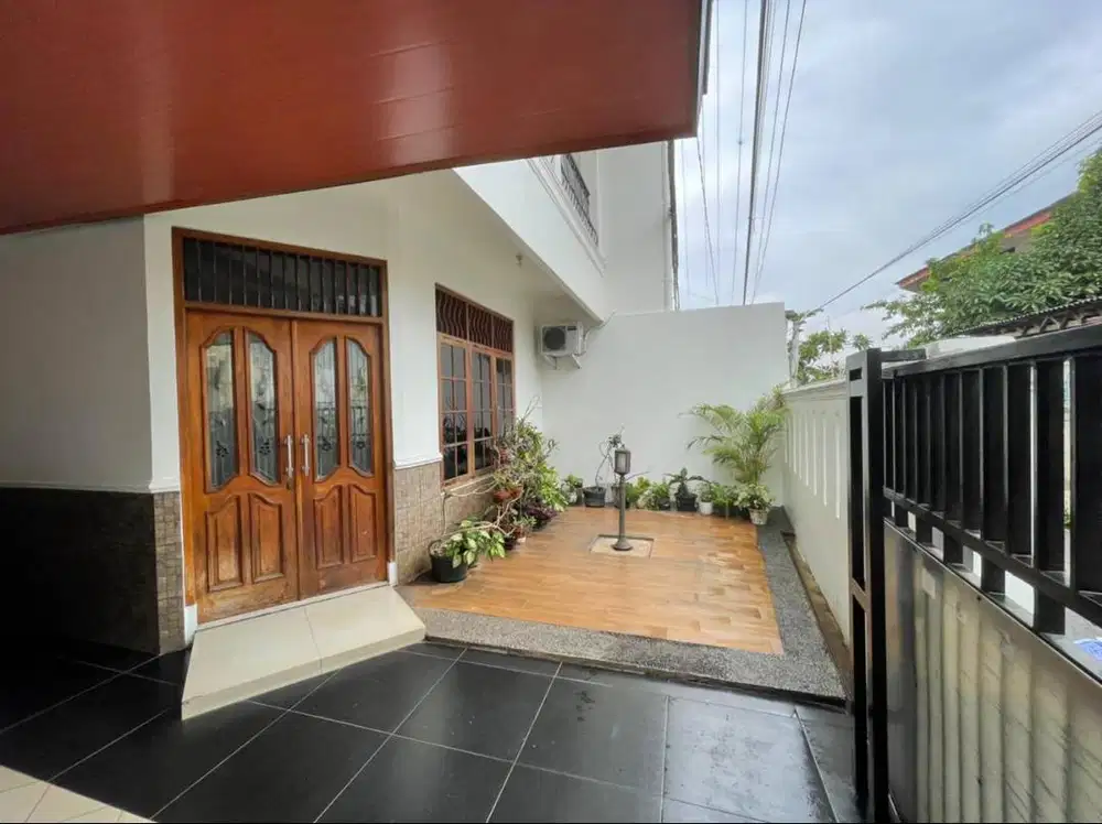 Dijual rumah cantik 2 lantai Pejaten Timur, Pasar Minggu