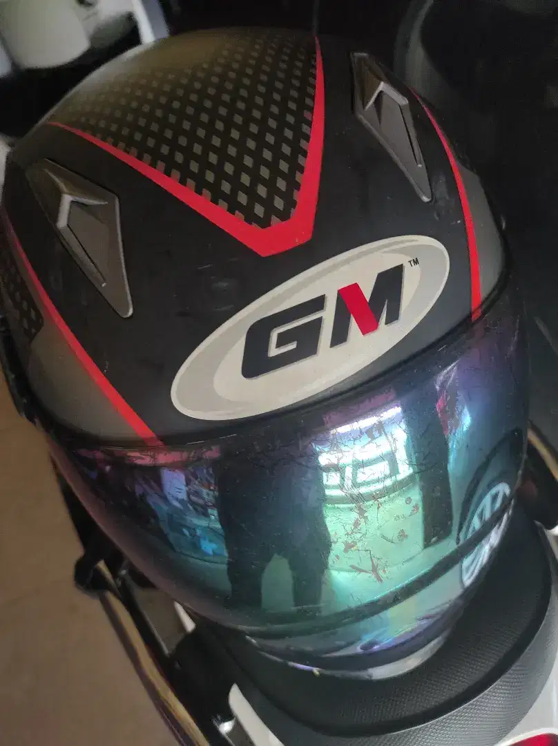 Helm GM warna Hitam