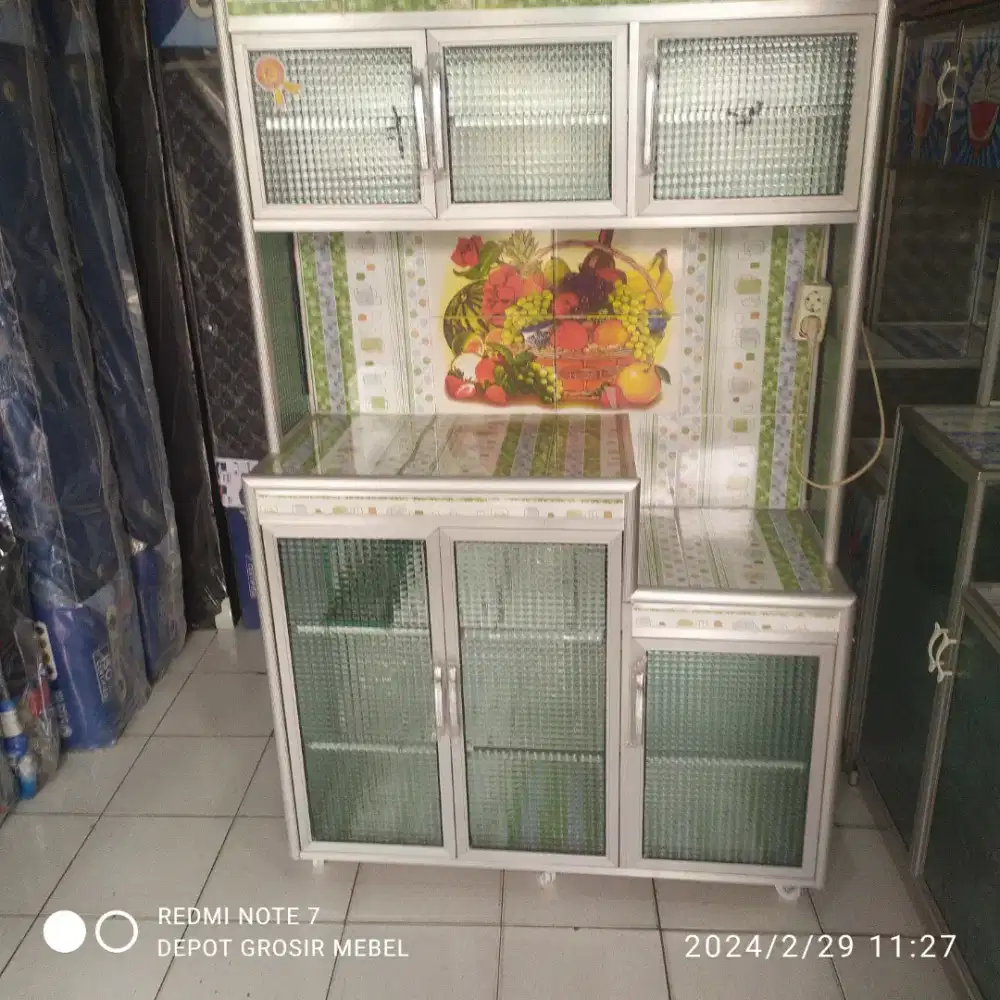 Ral piring laca 3 pintu kaca tebel bawh ada roda nya manga bisa cod