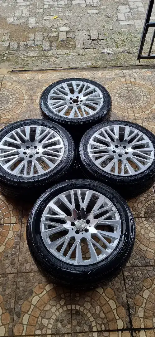 Velg R18 dan ban ukuran 235/50/18