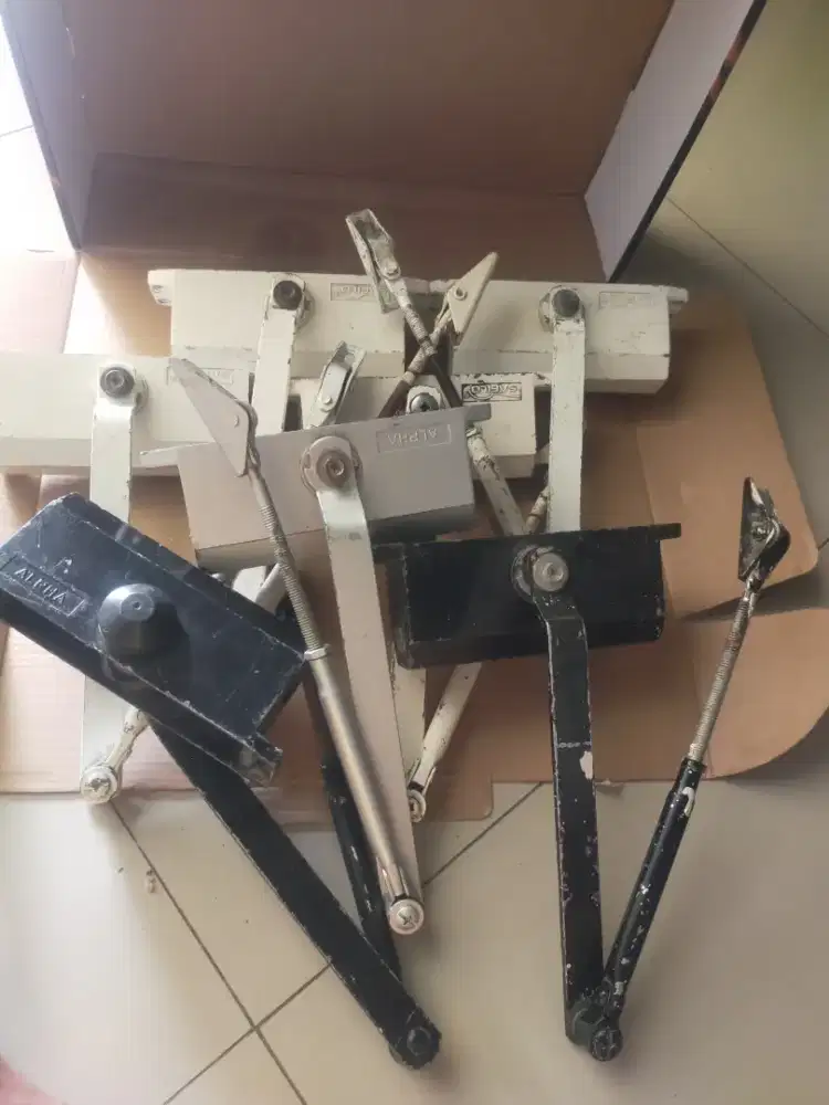 Engsel door clooser murah