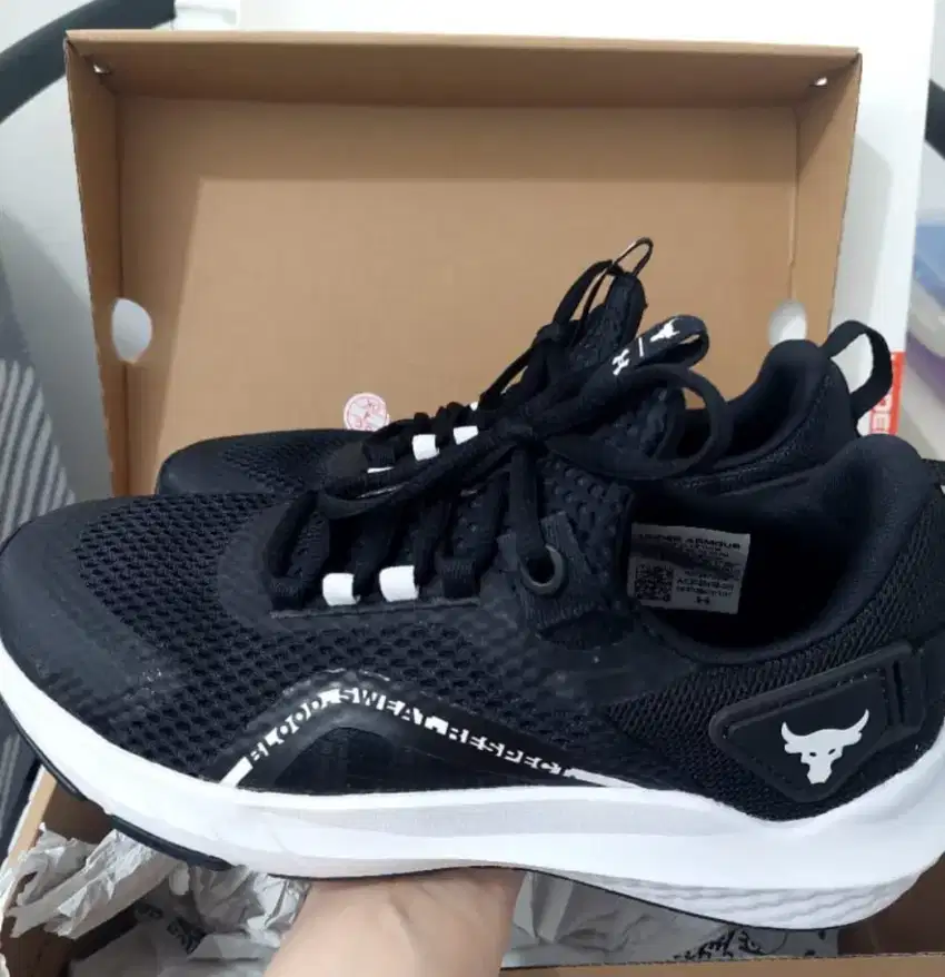 Sepatu Under Armour size 38 BNIB