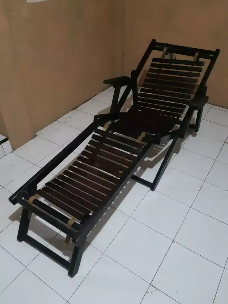 KURSI MALAS/SANTAI BAHAN KAYU HITAM/EBONY