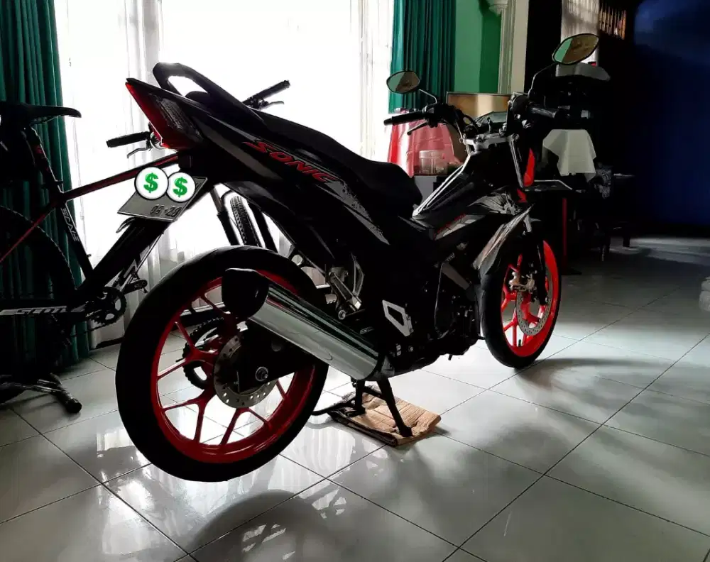 Honda SONIC Kondisi ISTIMEWA 

TOTAL ORIGINAL dan standar PABRIK