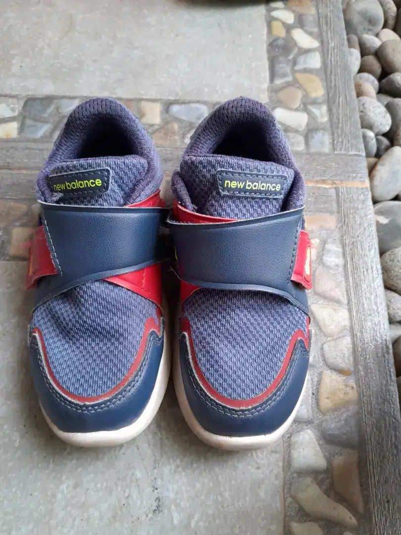 Dijual sepatu anak New Balance