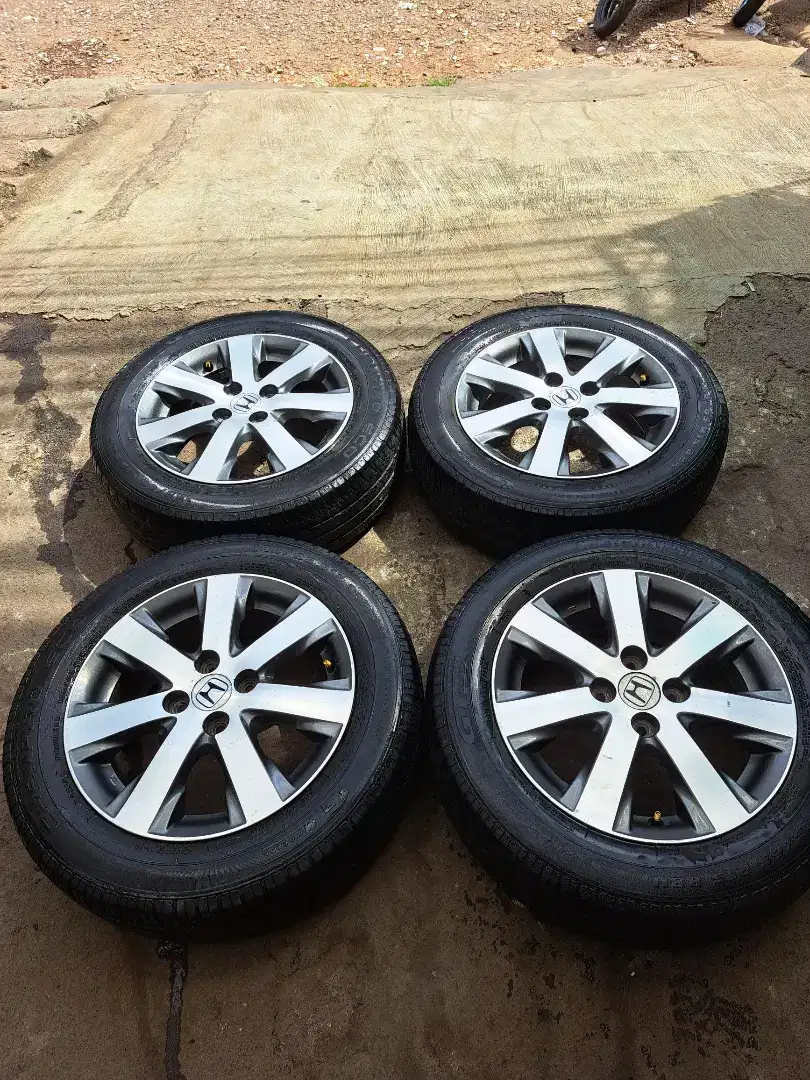 Velg dan ban r15 oem honda freed