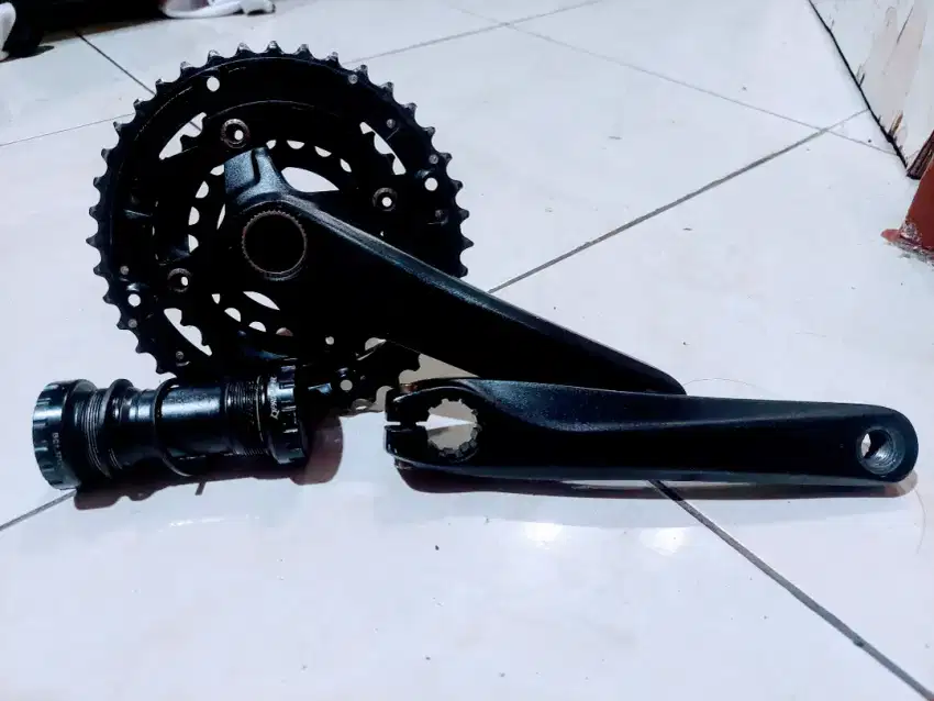 Crank hollotech triple chainring 40-30-22