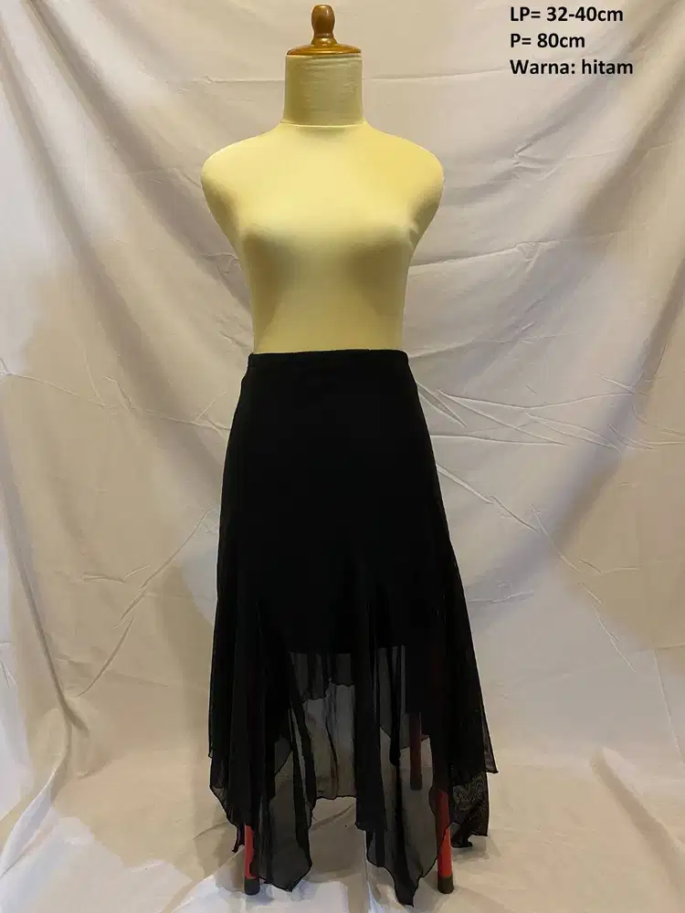 Preloved Rok Pesta Rok Asimetris Hitam