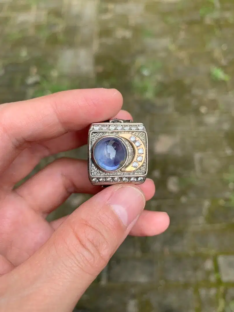 Cincin blusafir kristal